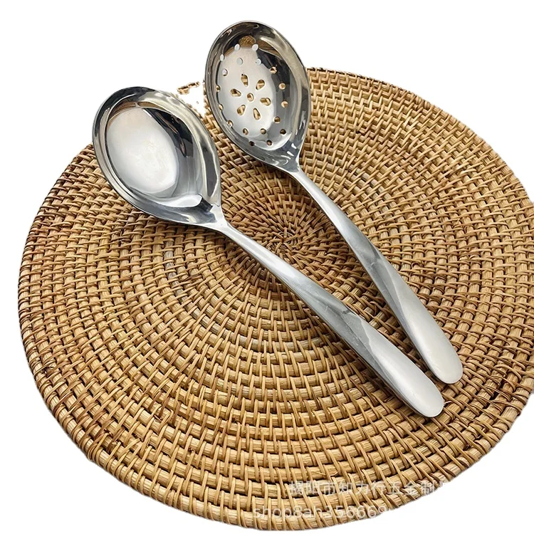 304 Stainless Steel Large Soup Spoon with Long Curved Handle Thickened Shell 10ml Capacity Mirror Finish for Household Party Use